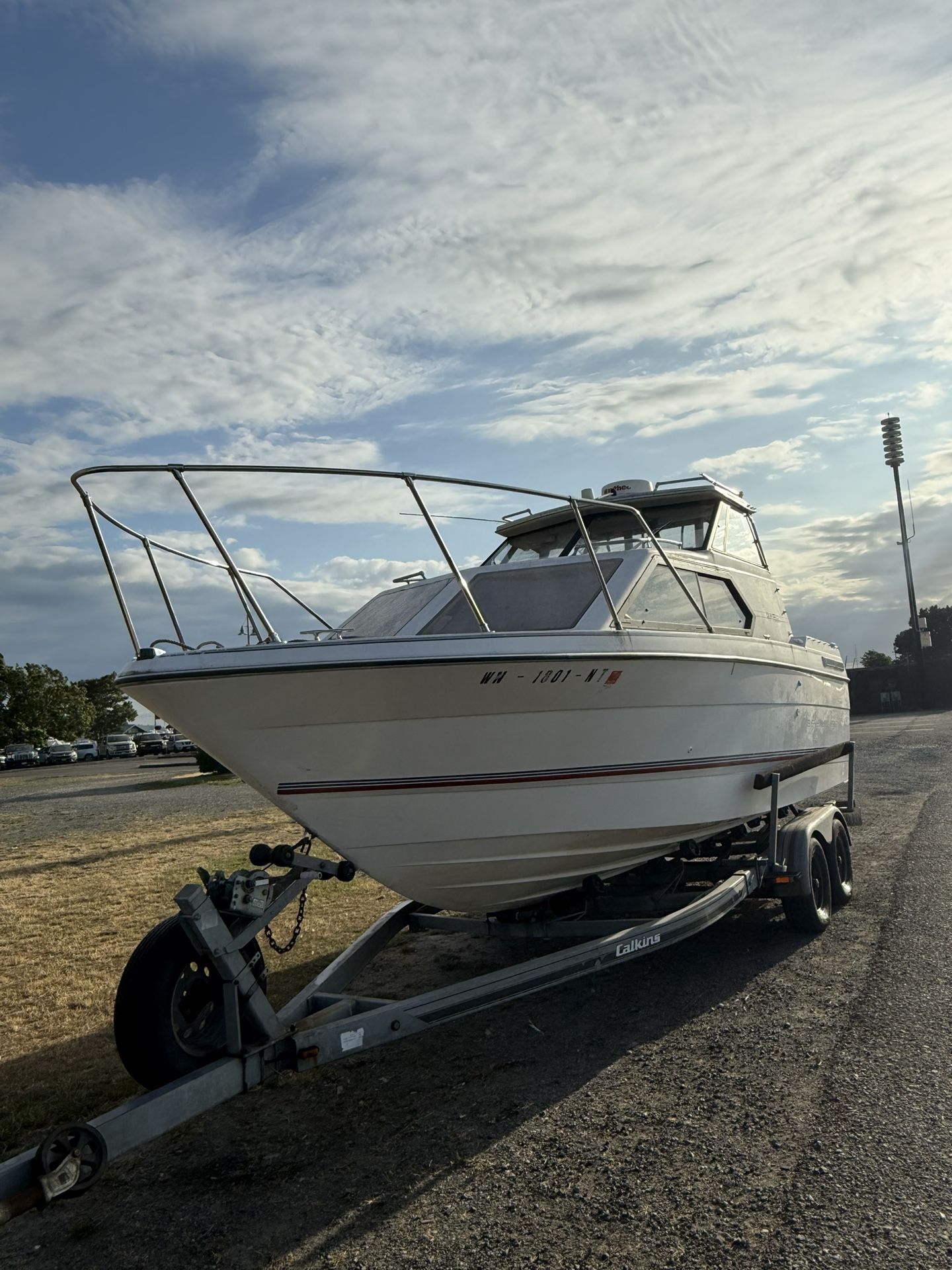 1993 Bayliner Classic 2452 with trailer