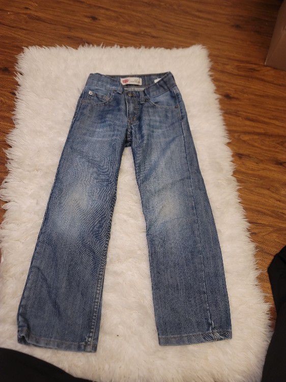 HUGE SALE 🔥🔥🔥🔥 boys size 7 reg Levi jeans 