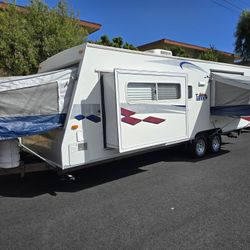 2004 Tahoe By Thor Triple Hybrid Travel Trailer 24Ft With Slide Out Sleeps 10 