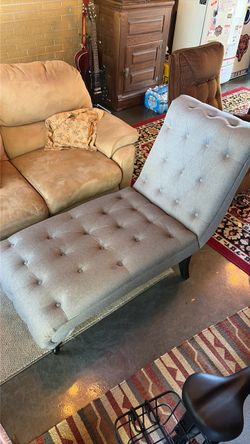 Like New Chaise Lounge