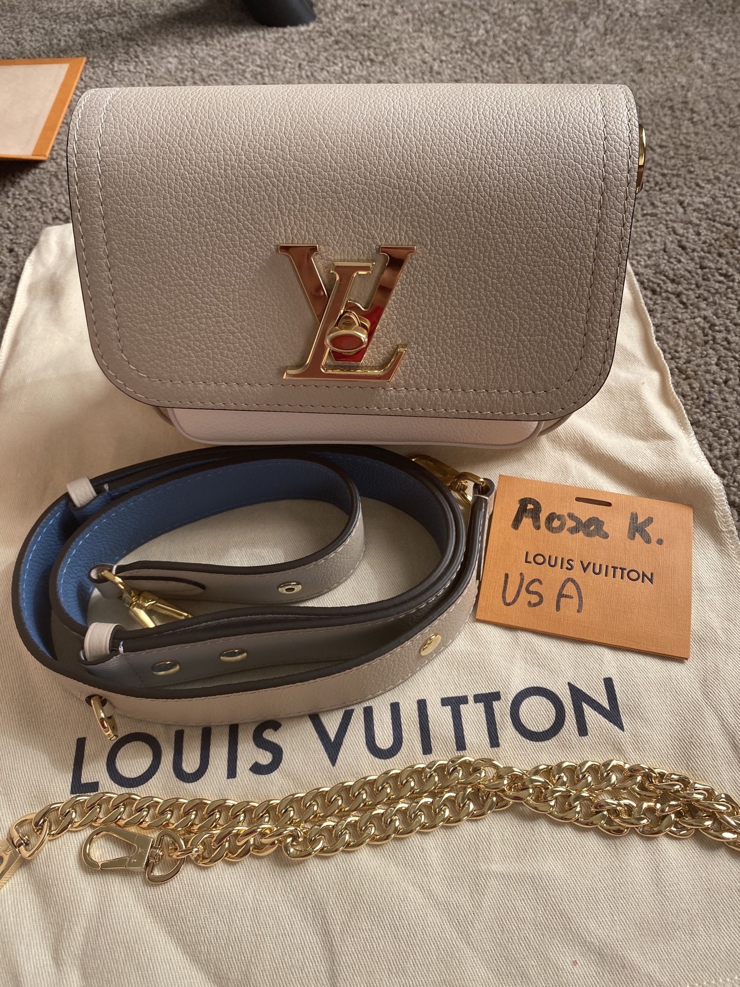 Louis Vuitton Lock Me Shop Noir for Sale in Yelm, WA - OfferUp