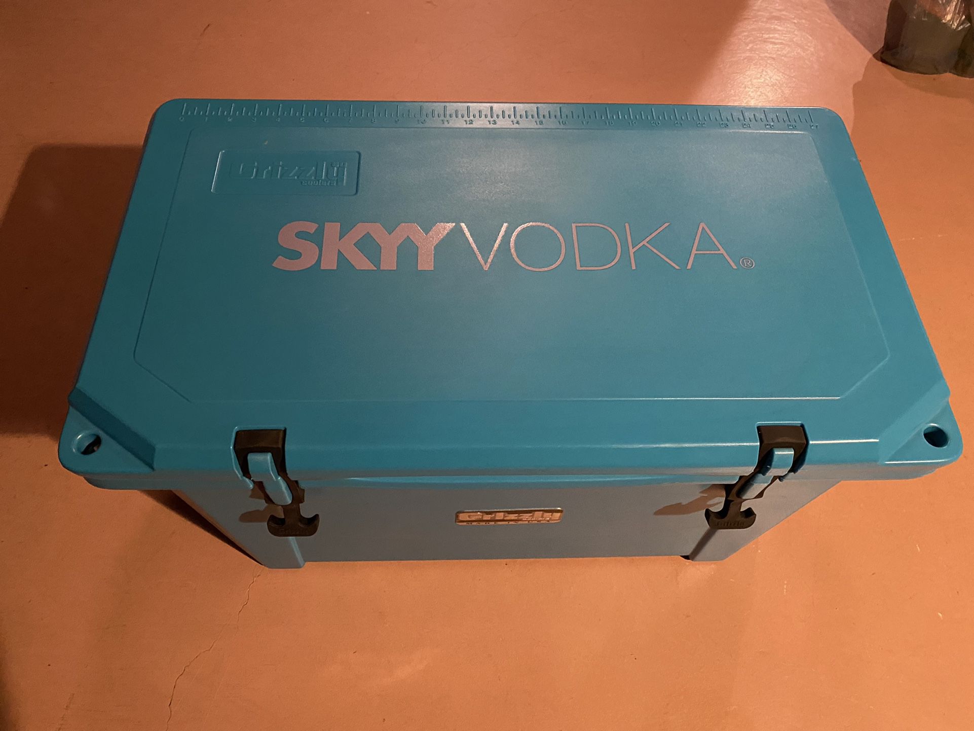 Grizzly 60 Cooler. Sky Vodka Blue edition