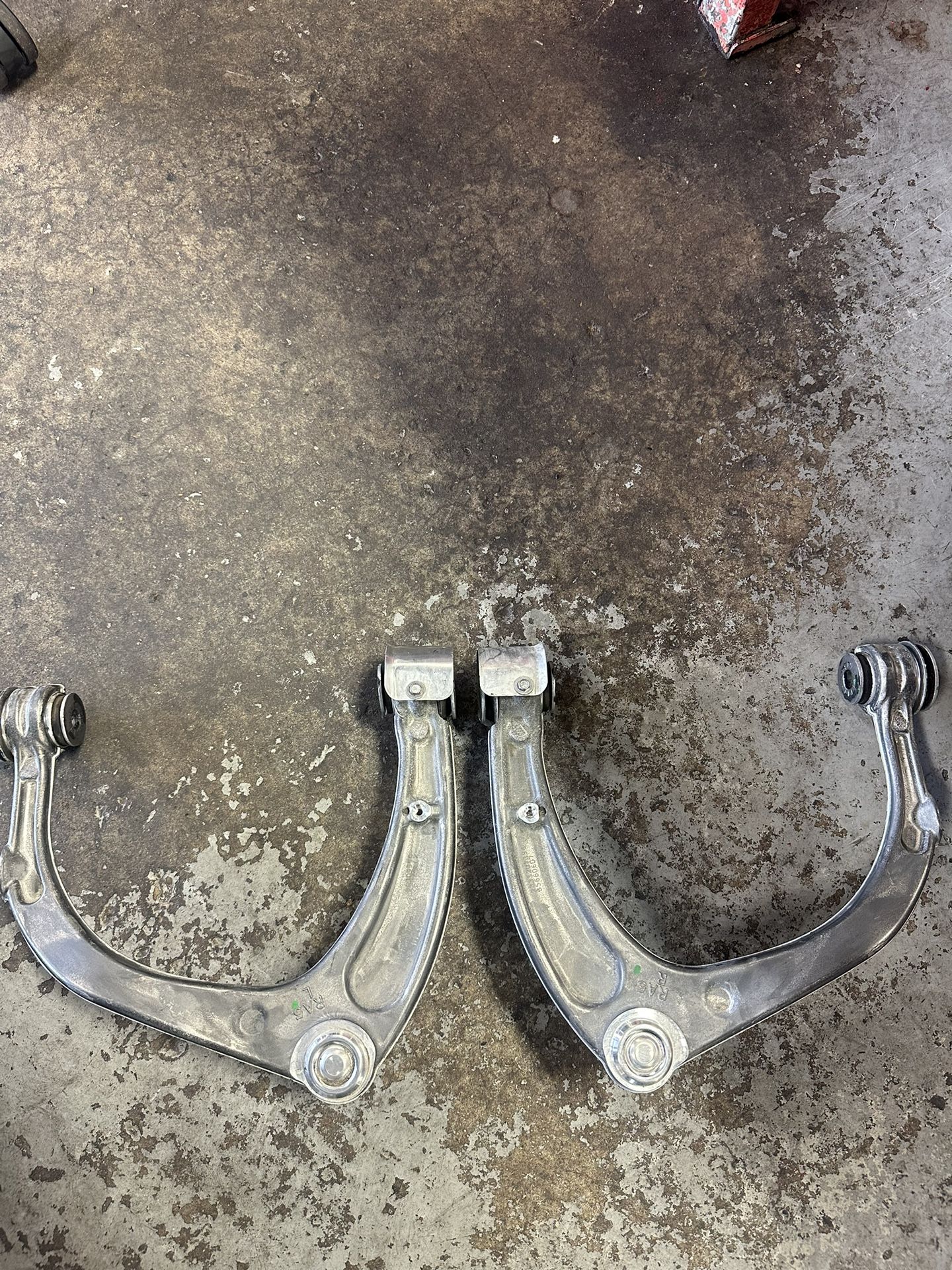 Brand New Factory Upper Control Arms For 2019 And Up Chevy 1500