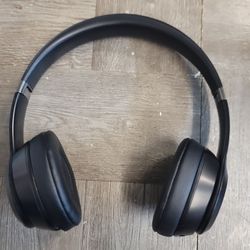 Beats Solo 4 - Wireless Bluetooth On-Ear Headphones, Apple & Android Compatible, Up to 50 Hours of Battery Life - Matte Black