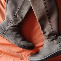 Vivobarefoot Ladies Tall Boots Size 9