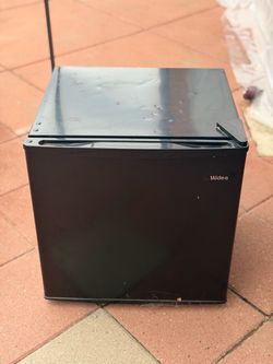 Midea Black Compact Mini Fridge