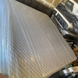 Siena 12" Signature Memory Foam Mattress, Cal King, Like New, Perfect Condition