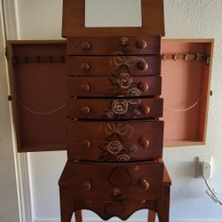 Sparkly & Shiny Treasures Need This Lady's Jewelry Box 