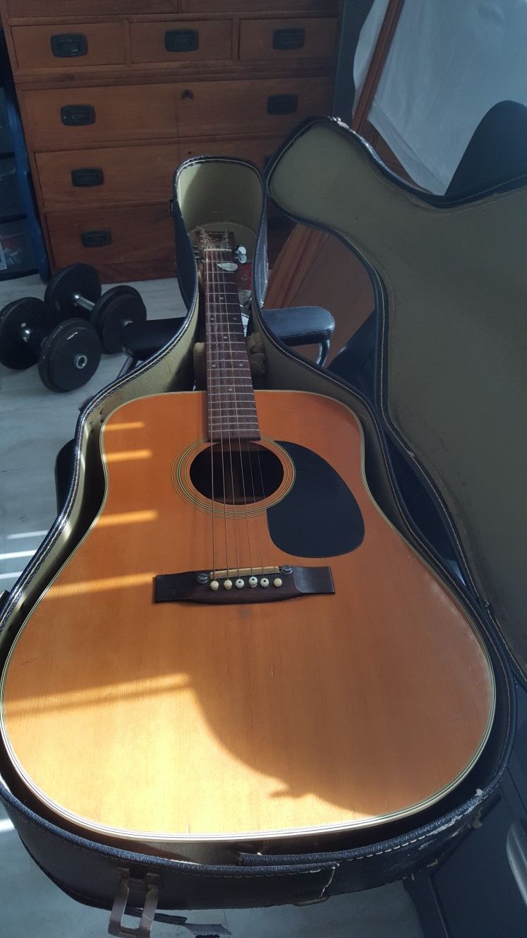 Contessa Hohner HG 04 Acoustic Guitar for Sale in Oceanside CA