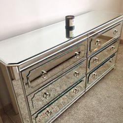 Mirrored dresser | NEW