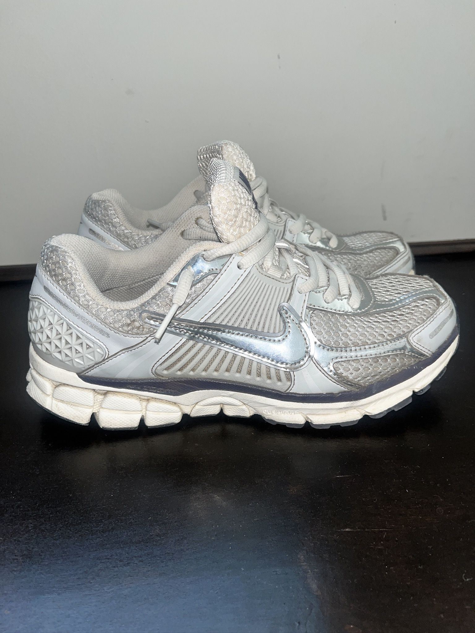 Nike Vomero 5 size 8.5M