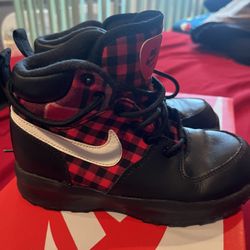 Nike Boys Kids Boots Size 13