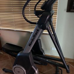 Nordictrack Elliptical FS7i (retail $ 2,499)