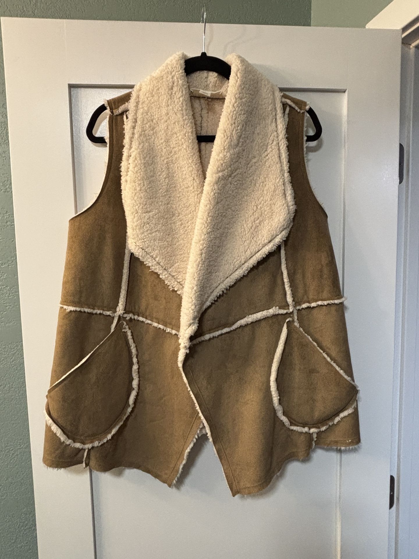 Caslon Faux Shearling Suede Reversible Vest (Womens Large)