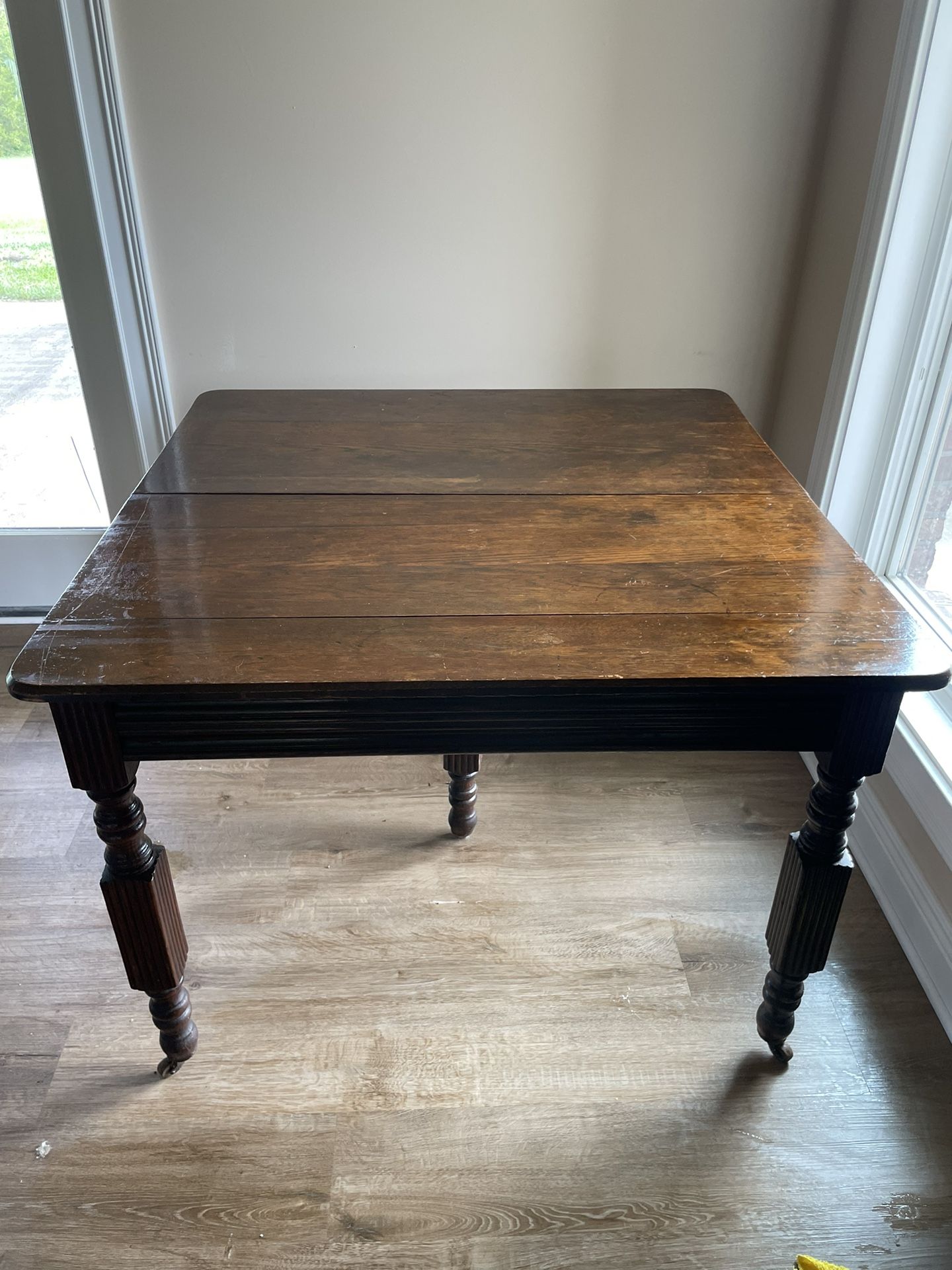 Antique 5 Leg Dining Table With 2 Leaves