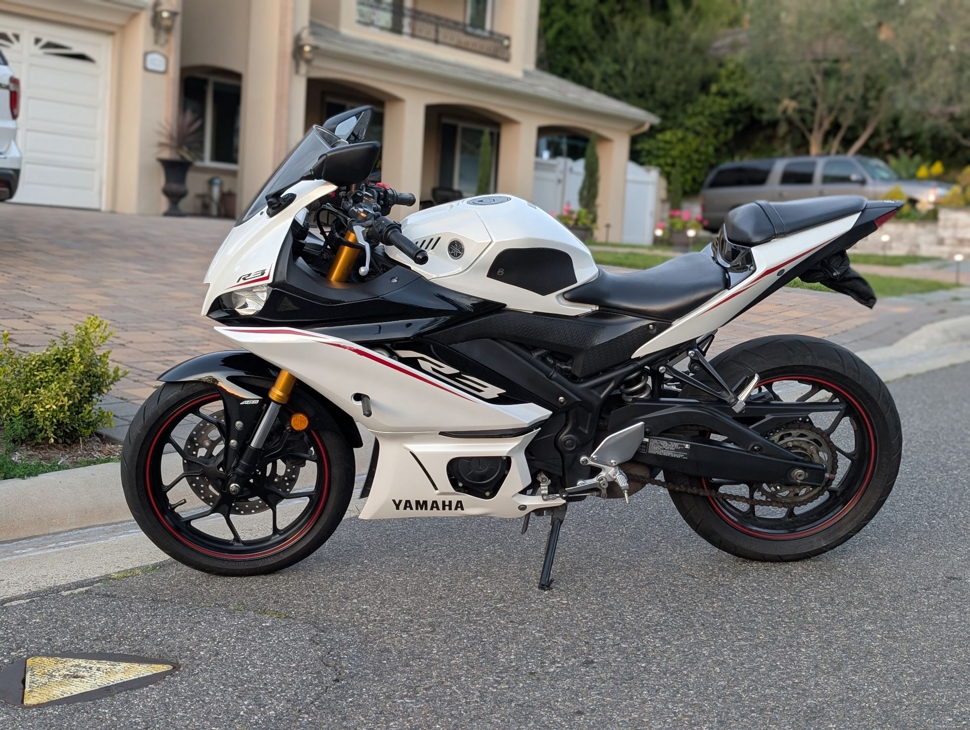 2019 Yamaha R3 ABS Vivid white with many mods for Sale in Orange, CA ...
