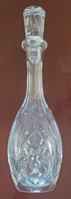 Beautiful lead crystal wine decanter 16 Inches