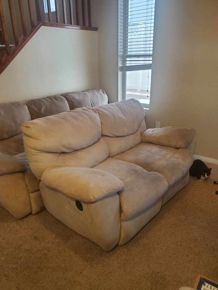 Free Couches For Pick Up Only for Sale in Las Vegas, NV OfferUp