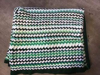 ESTATE SALE BEAUTIFUL CROCHET COVERLET