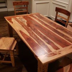 Solid Wood Beautiful Table with 4 Chairs. Like New.