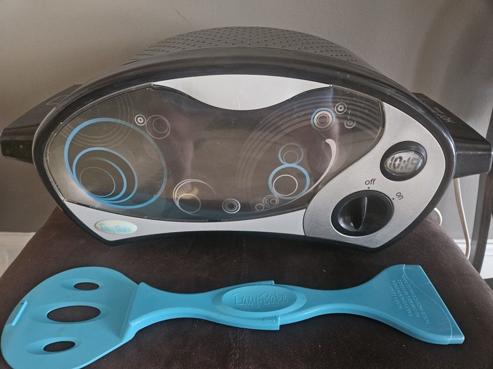 Hasbro Easy-Bake Oven – 50th Anniversary Edition (Black/Silver) – Used