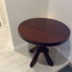 Round Wood Accent Table / Side Table