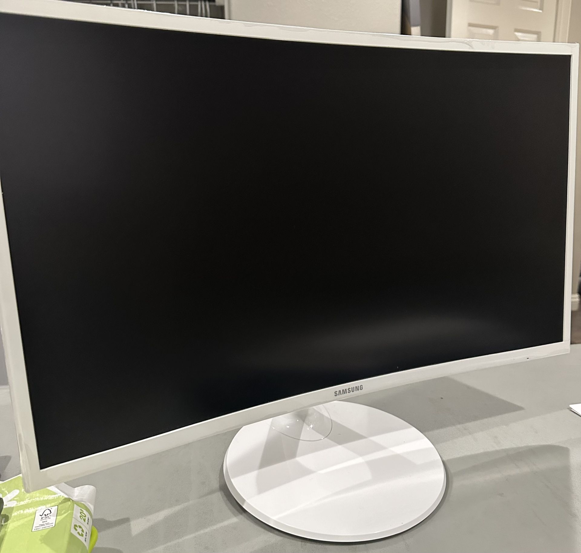 Samsung 27” White Curved Monitor