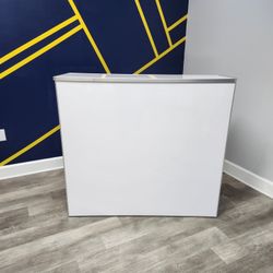 Foldable Bar/Desk - White