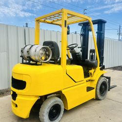 Forklift 5000lb Komatsu solid pneumatic tire low hours
