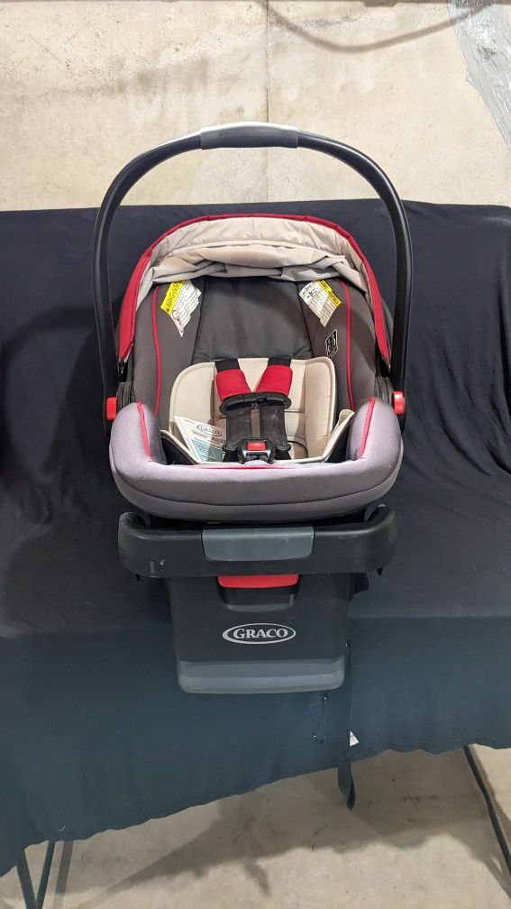 Graco SnugRide Snuglock 35 Carseat and Base