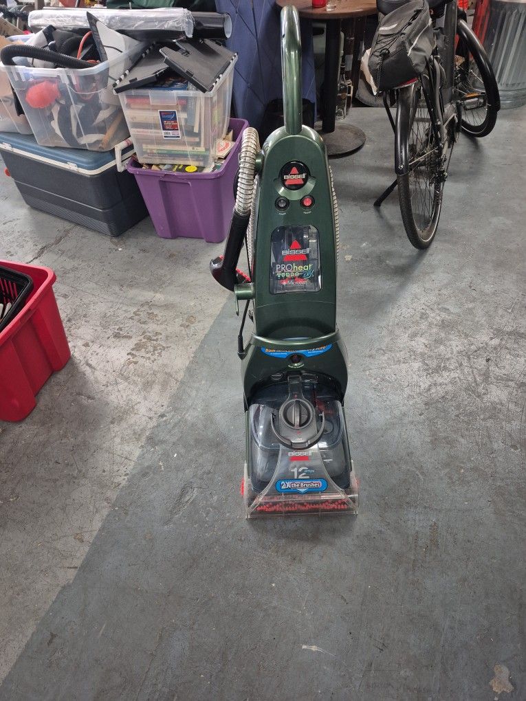 Bissell Carpet Cleaning Machine 