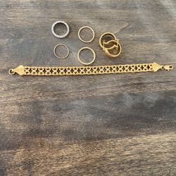 Costume Jewelry Lot Bracelet/4 Rings/Earrings Lot