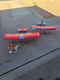 2 rc slo sticks and radio 2.4. Ready to fly. Pluss 5 extra receivers.