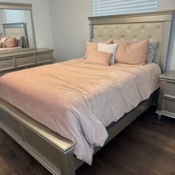 Queen Bedroom Set