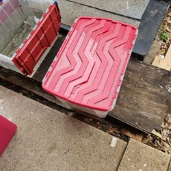 Containers de plastico transparentes a $5.00 cada uno 