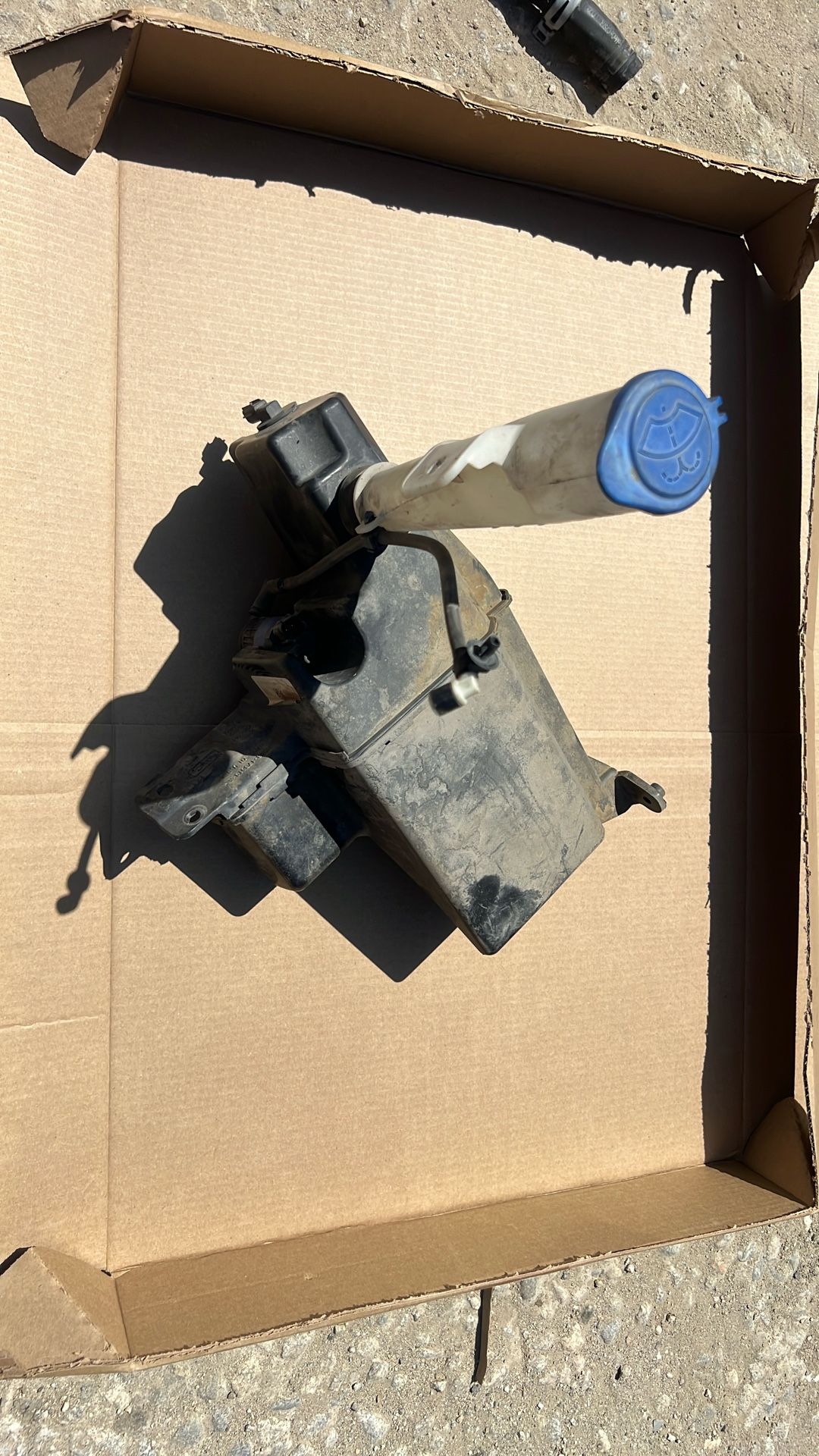 2020 F250-450 windshield washer reservoir