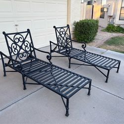 2 Chaise Lounge Chairs with Cushions