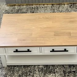Coffee Table and 2 End Table 