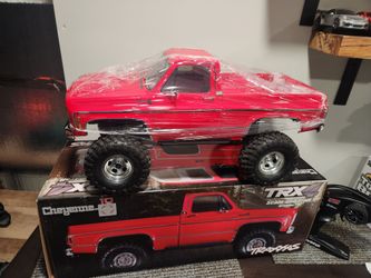 Traxxas trx4 . New unit with lift kit 2.2 tires
