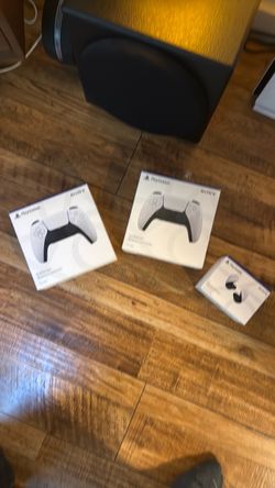 PS5 DualSense Wireless Controller (x2) | PlayStation Pulse Explore Earbuds