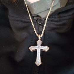 10Ky Gold/Diamonds Crucifix Necklace 