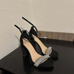 Women’s heels available Women 8 All pairs are pre-owned and in good condition with light wear.