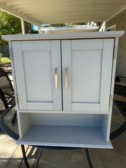 Bathroom wall cabinet