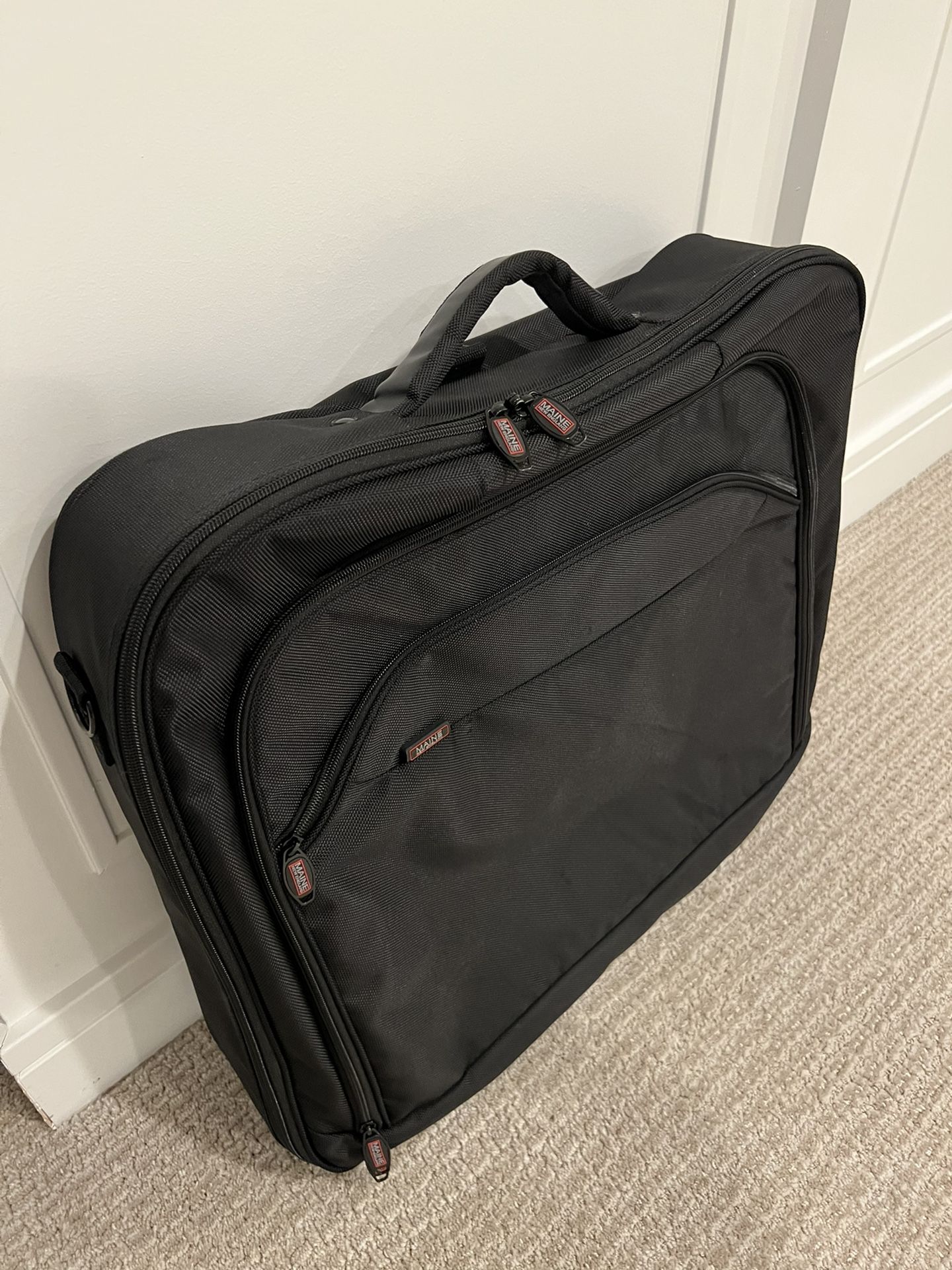 BRAND NEW TRAVEL SUIT BAG
