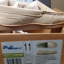 NWOT MySlippers Moccasins 