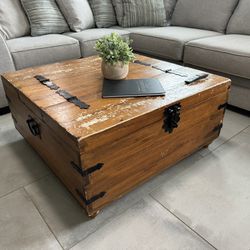 Z gallery Coffee Table & End Table 