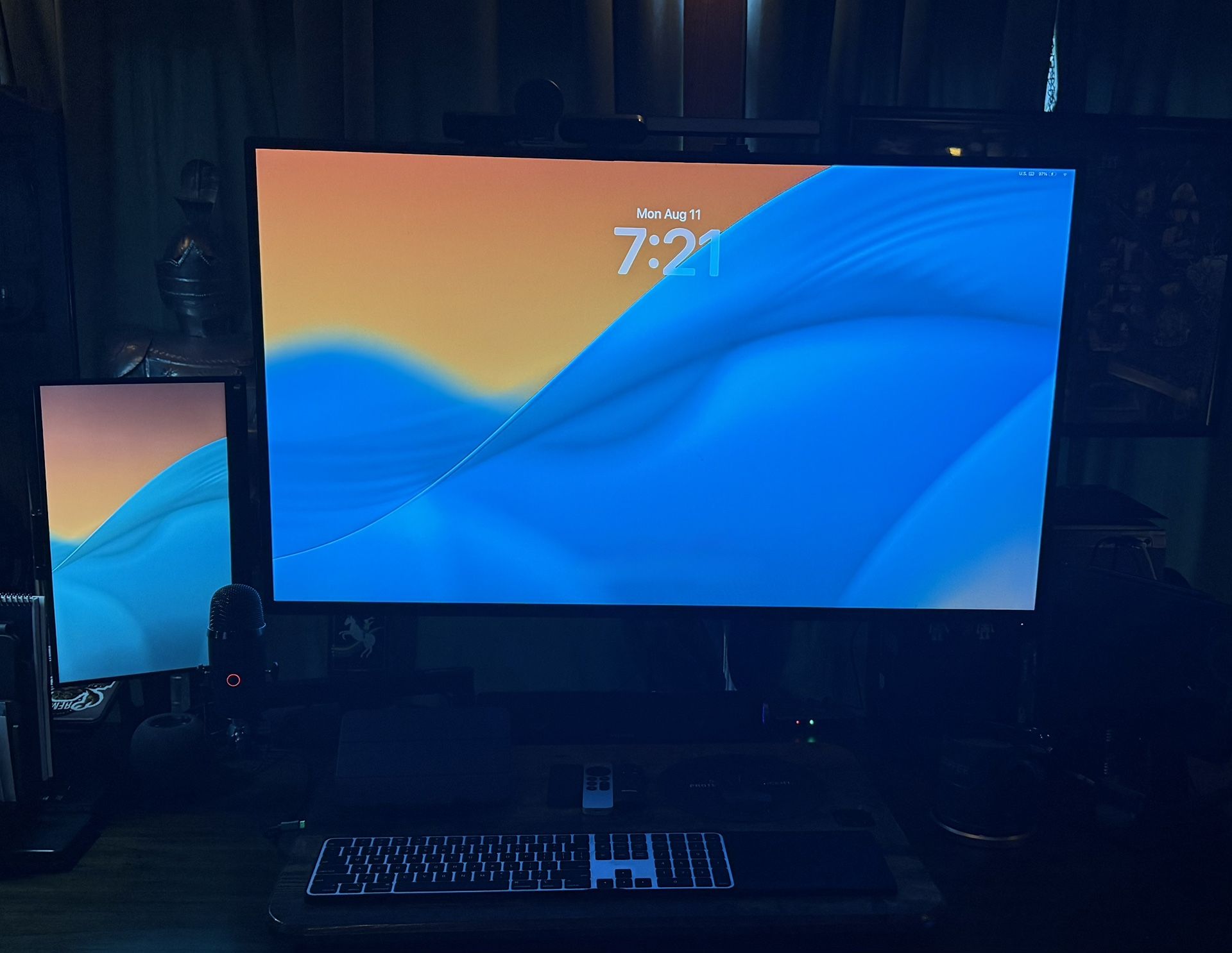 Dell U4320Q 43” Multi-input Monitor With Stand And Arm