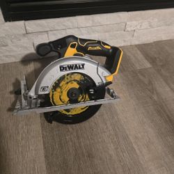 DEWALT
20V MAX Cordless Brushless 6-1/2 in. Sidewinder Style Circular Saw (Tool Only)