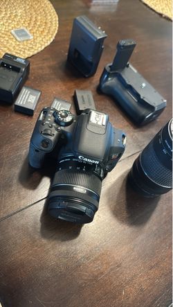 Canon EOS Rebel T7 Camera