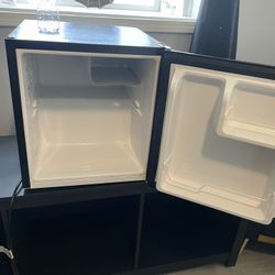 Mini fridge With Small Freezer Compartment
